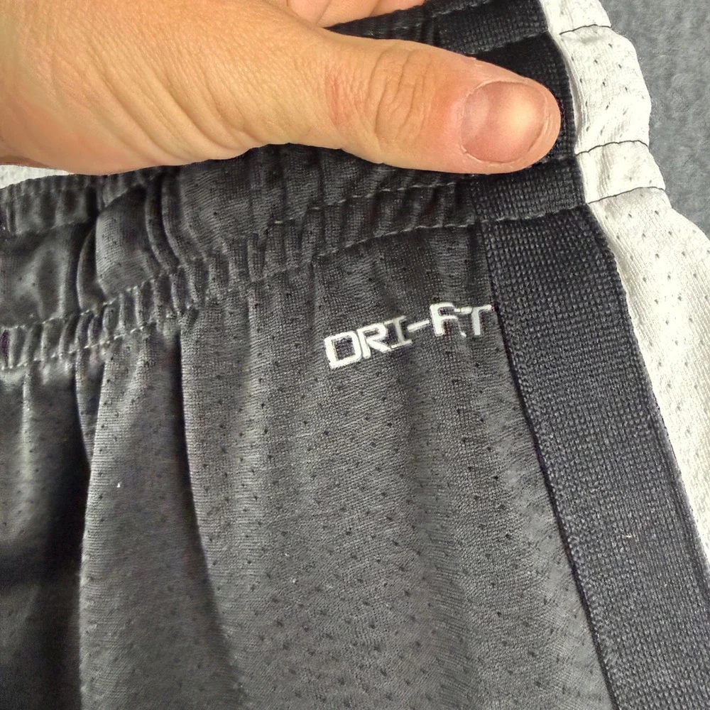 Jordan Shorts Men's XL Black White Dri-Fit Mesh Basketball Athletic Gym Jumpman